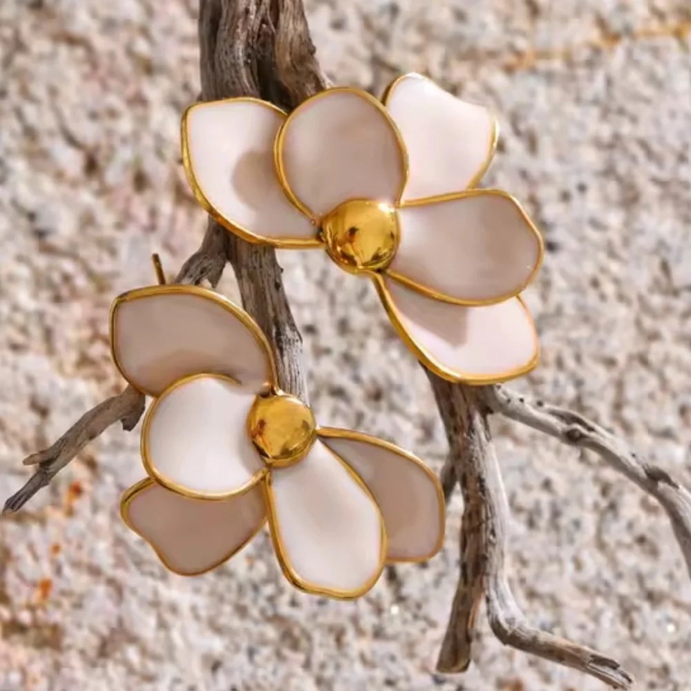 Petal Flower Cream Gold Earrings